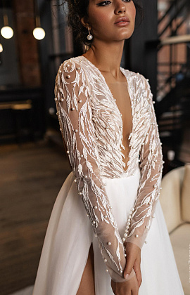 Свадебное платье с рукавами и юбкой из фатина фото