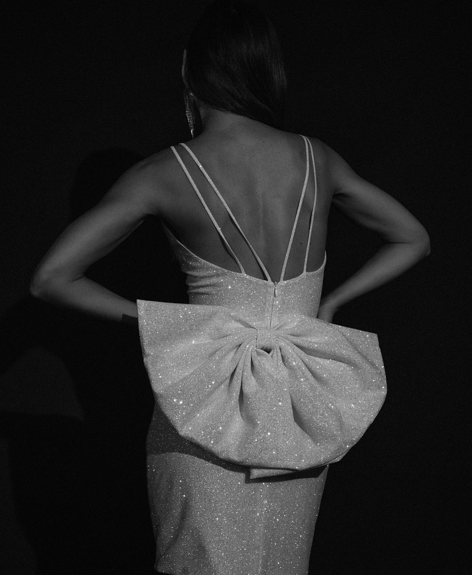 Короткое свадебное платье с бантом фото