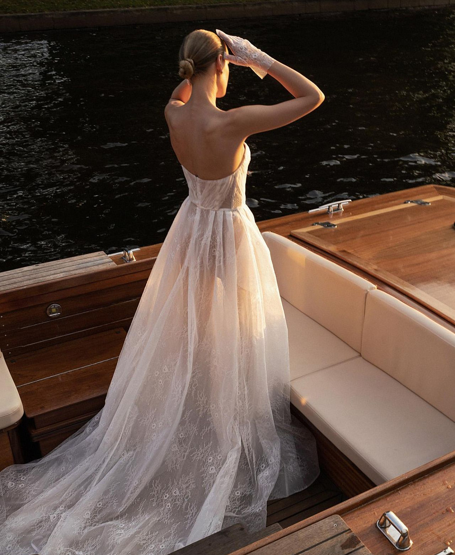 Свадебное платье в кружеве шантильи фото