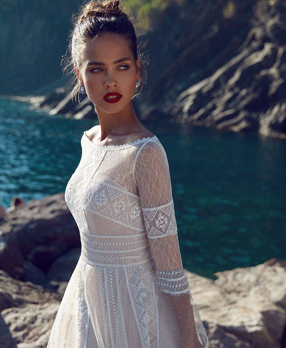 Свадебное платье в рустикальном стиле с рукавами фото