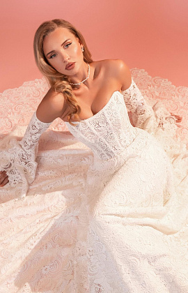 Кружевное свадебное платье со рукавами-клешь фото