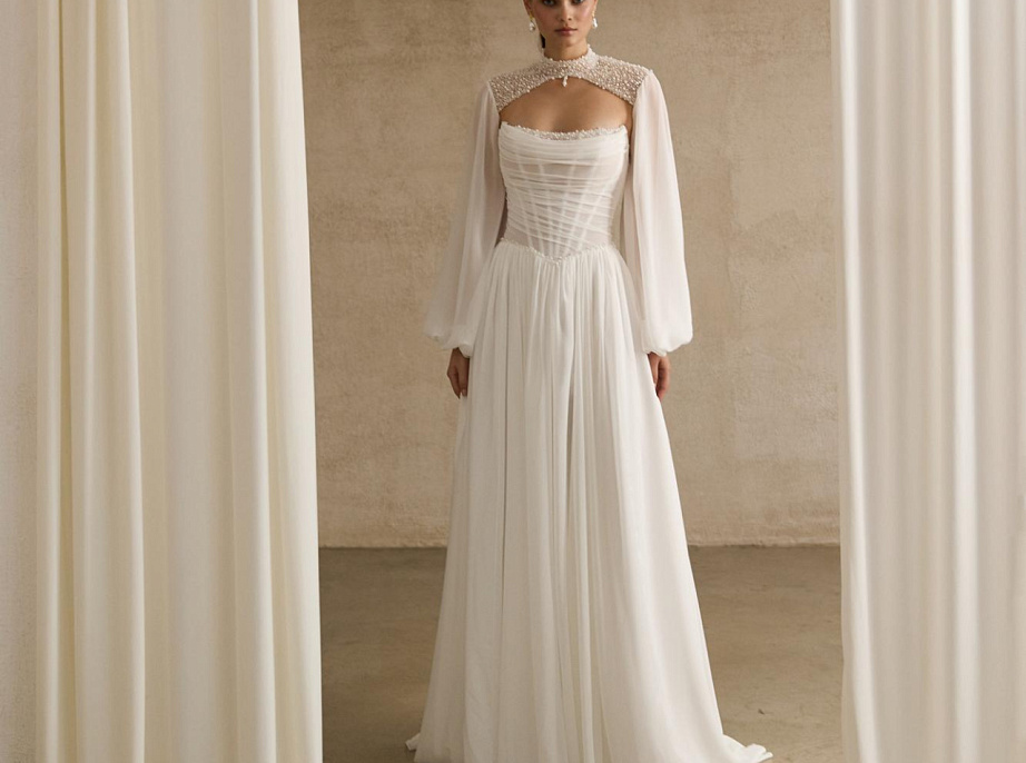 Шифоновое свадебное платье с жемчугом на корсете фото