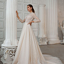 Закрытое блестящее свадебное платье с рукавами фото