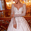 Пышное блестящее свадебное платье фото