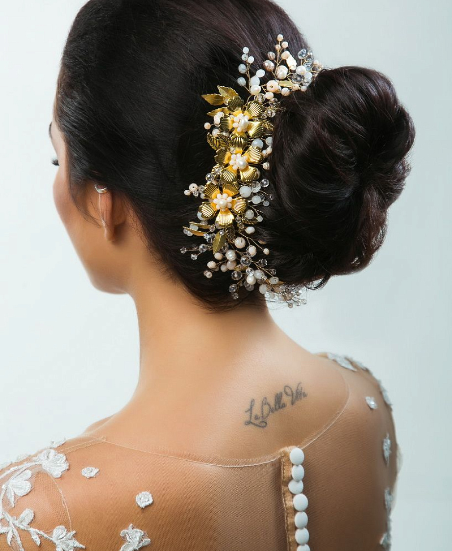 Украшения для волос с золотыми лепестками фото
