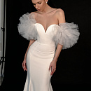 Свадебное платье с воланами на плечах фото