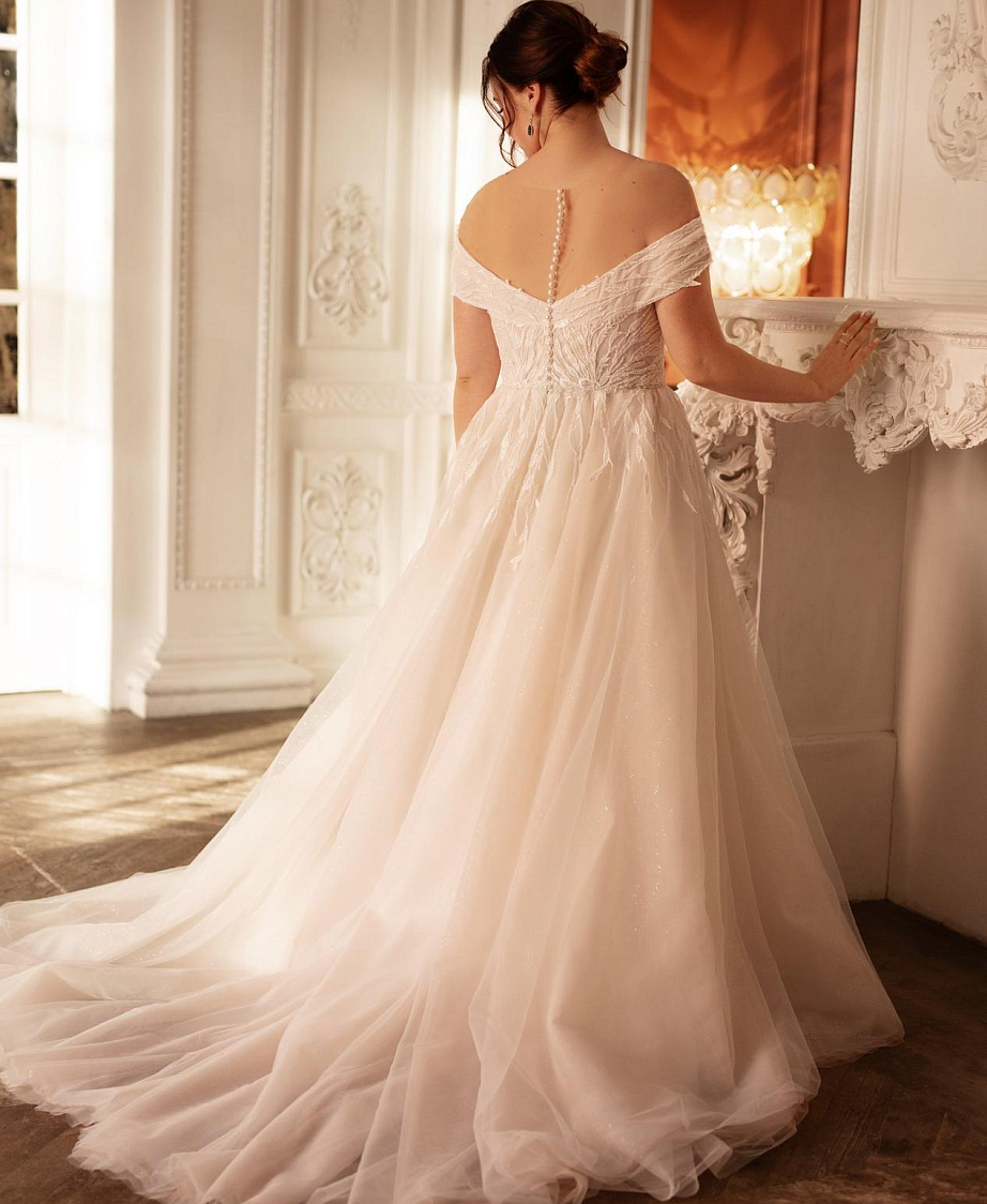 Классическое свадебное платье большого размера