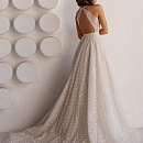 Пудровое свадебное платье с v-вырезом фото