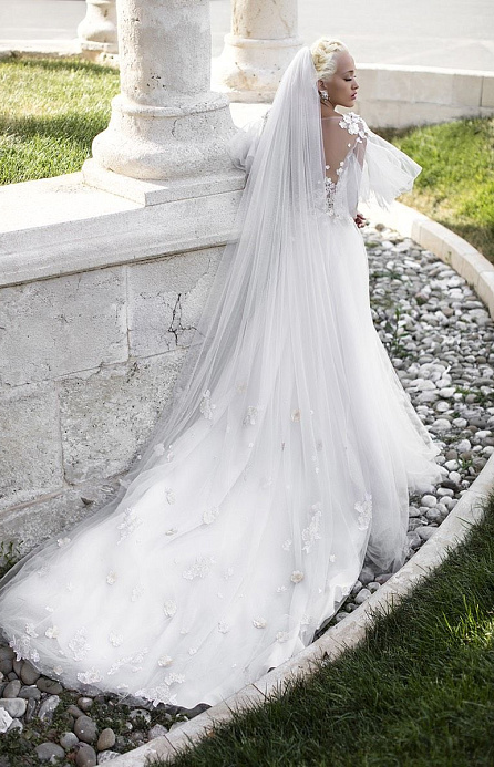 Свадебная фата с аппликациями по низу фото