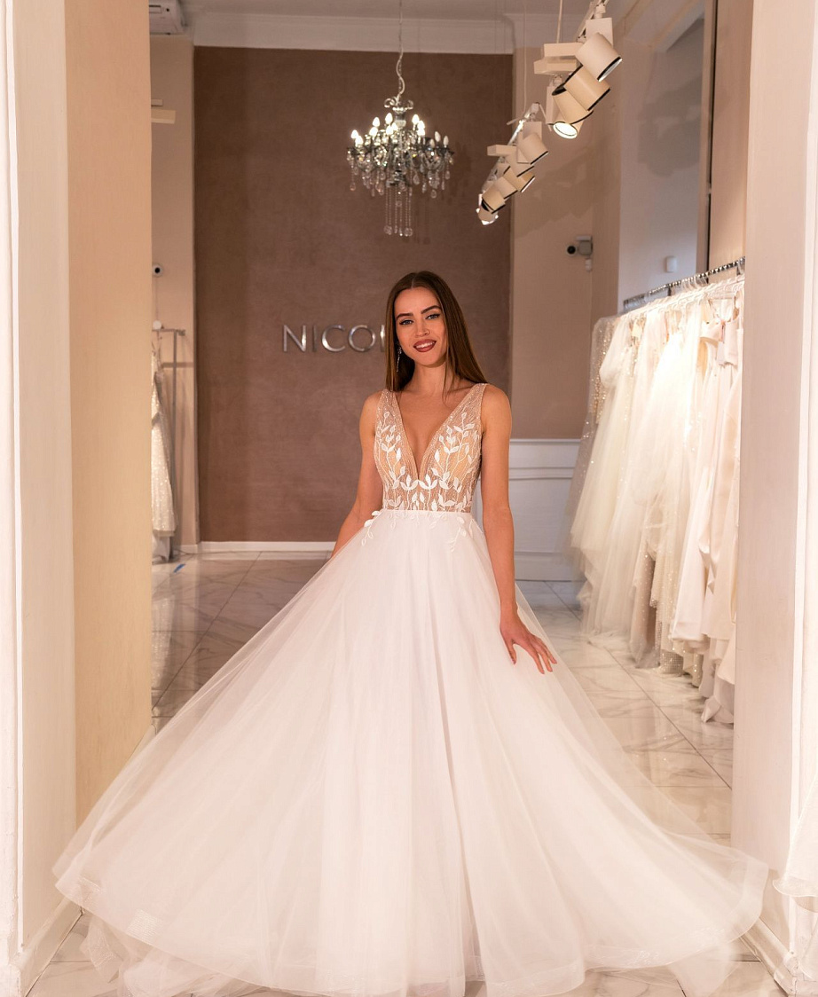 Летнее свадебное платье с v-вырезом фото