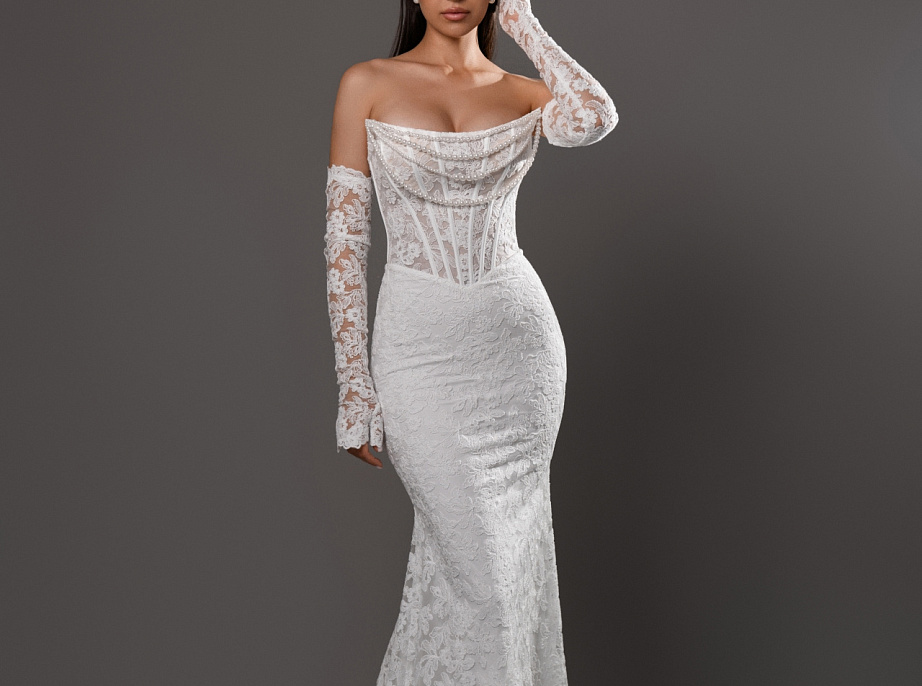 Кружевное свадебное платье русалка с  бусами фото