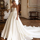 Королевское атласное свадебное платье фото