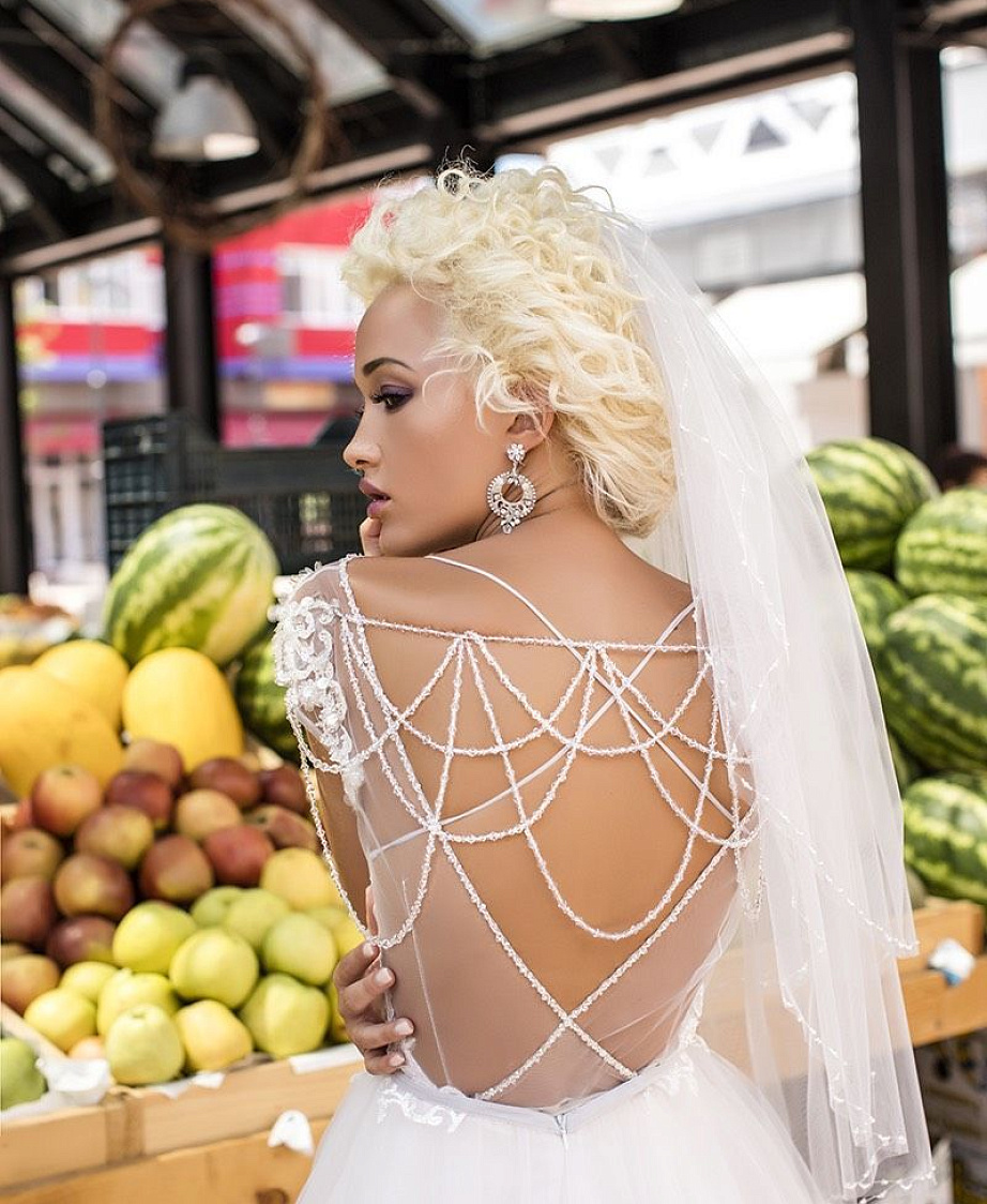 Свадебная фата с жемчужинами по краю фото