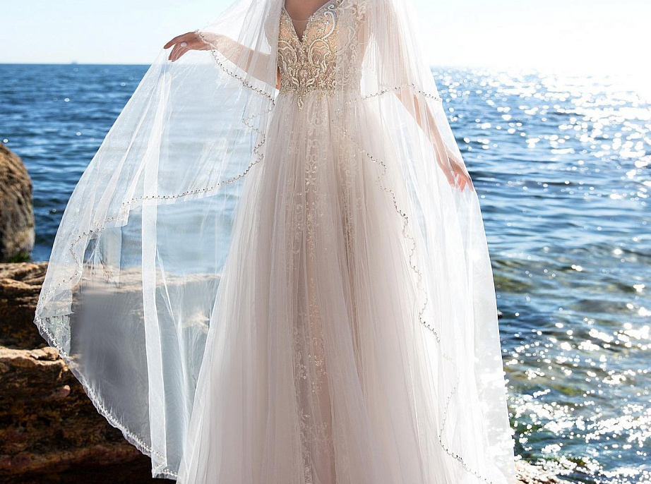 Роскошная фата расшитая кристаллами фото