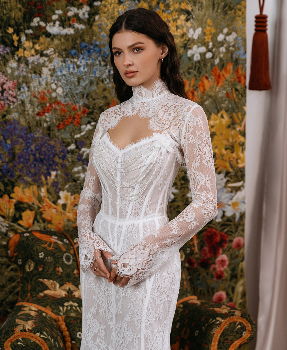 Кружевное свадебное платье со съемным болеро фото