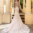 Кружевная русалка с красивым декольте фото