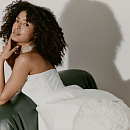 Стильный комплект из атласного мини платья и юбки из 3Д цветов фото