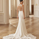 Лаконичное свадебное платье рыбка с кружевным шлейфом фото