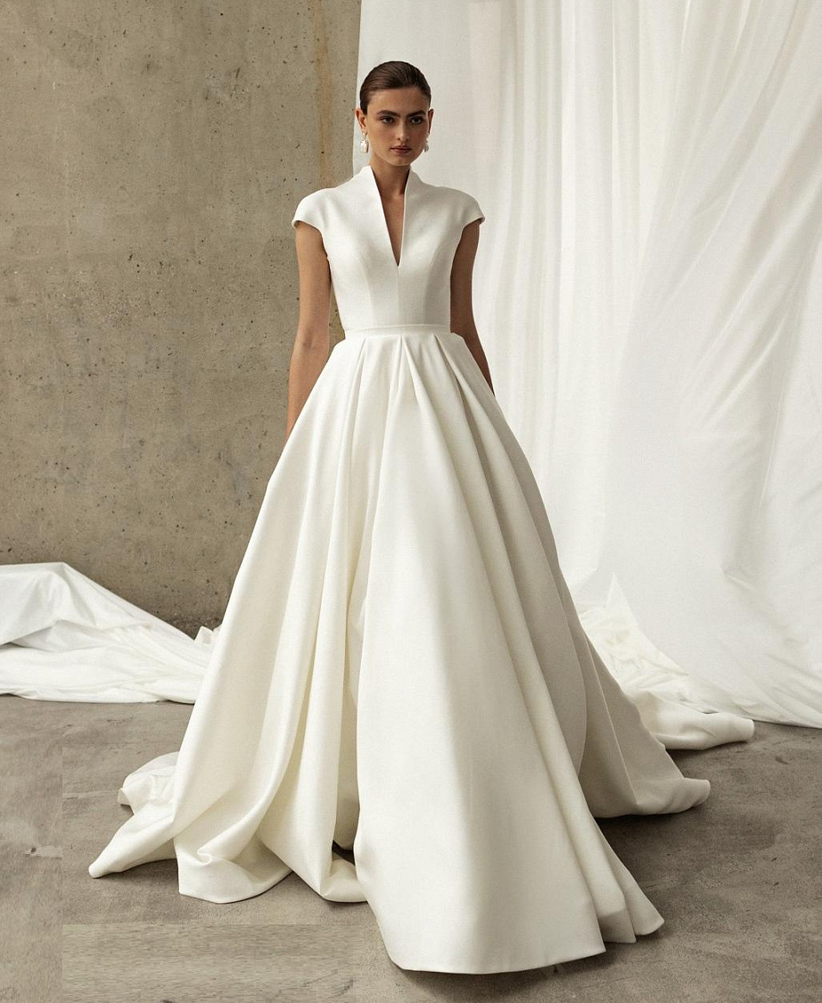 Закрытое свадедбное платье из микадо фото