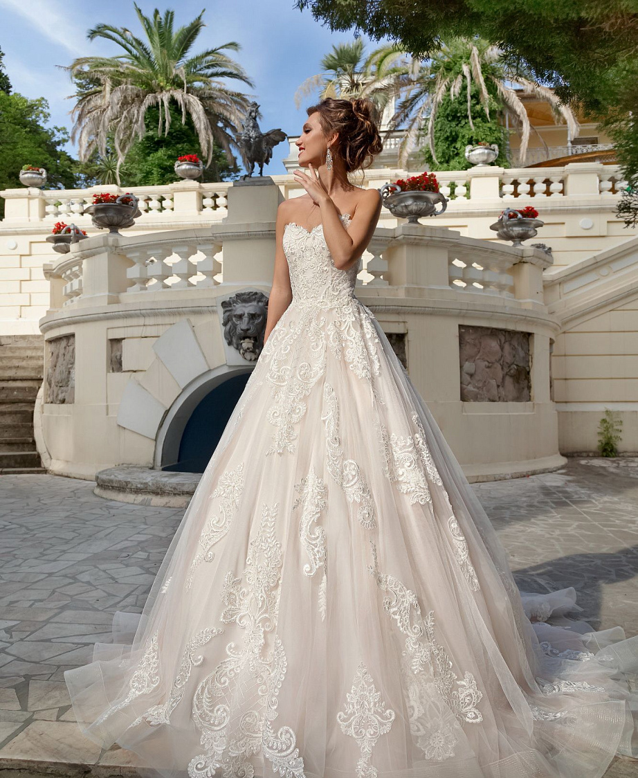 Платье принцесса в авторском переливающемся кружеве фото