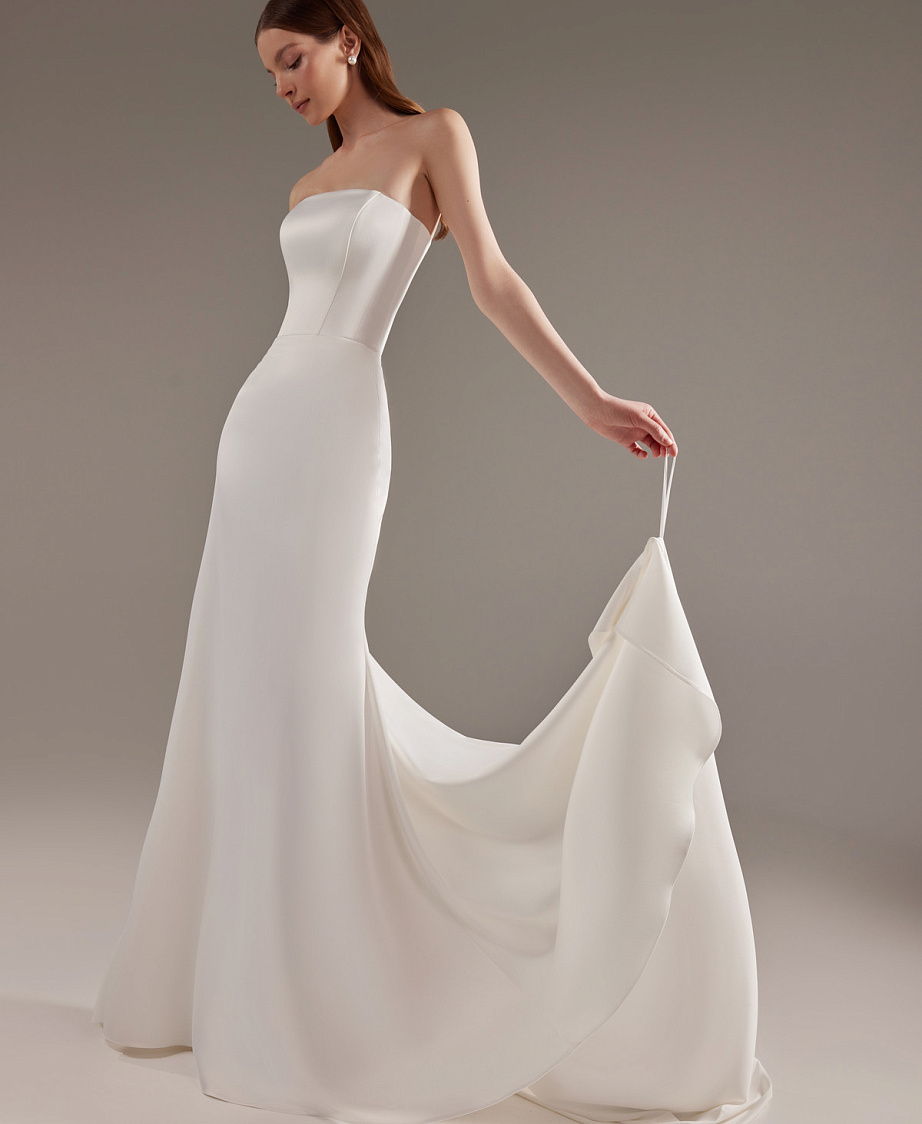 Русалка из атласа-стрейчас со съемными рукавами-клешь фото