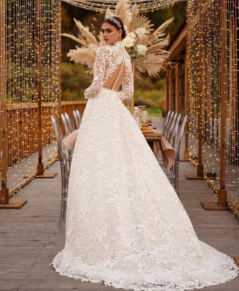 Закрытое свадебное платье в хлопковом кружеве фото