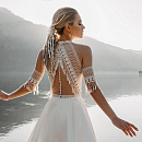 Оригинальное свадебное платья с атласной юбкой фото