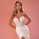 Сверкающее свадебное платье с разрезом на ножке фото