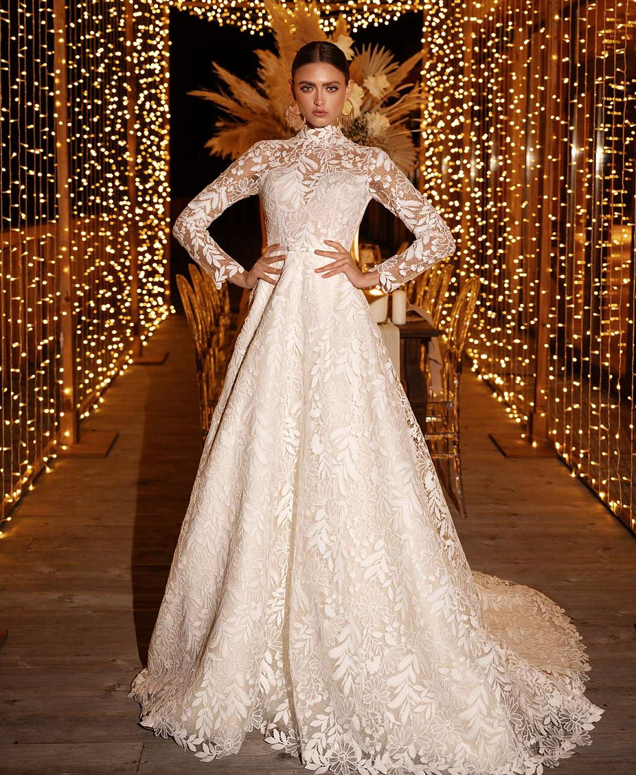 Закрытое свадебное платье в хлопковом кружеве фото