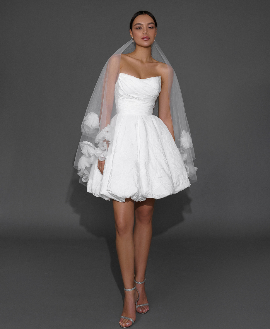 Стильное короткое свадебное платье из тафты фото