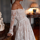 Кружевное свадебное платье с рукавами и шлейфом фото