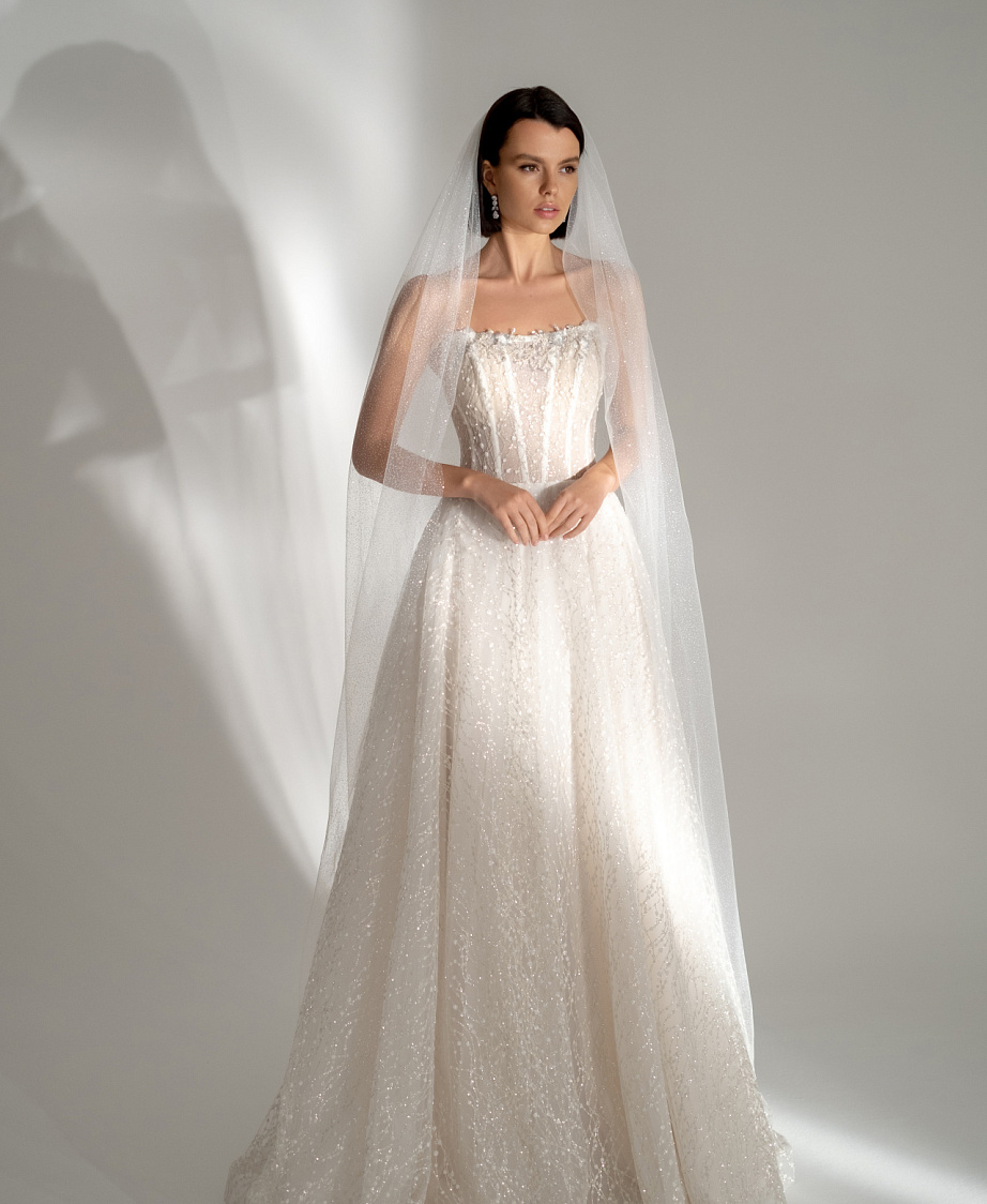 Кружевное блестящее платье А-силуэта фото