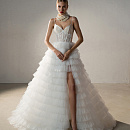 Свадебное платье с многоярусной юбкой и кружевом на корсете фото