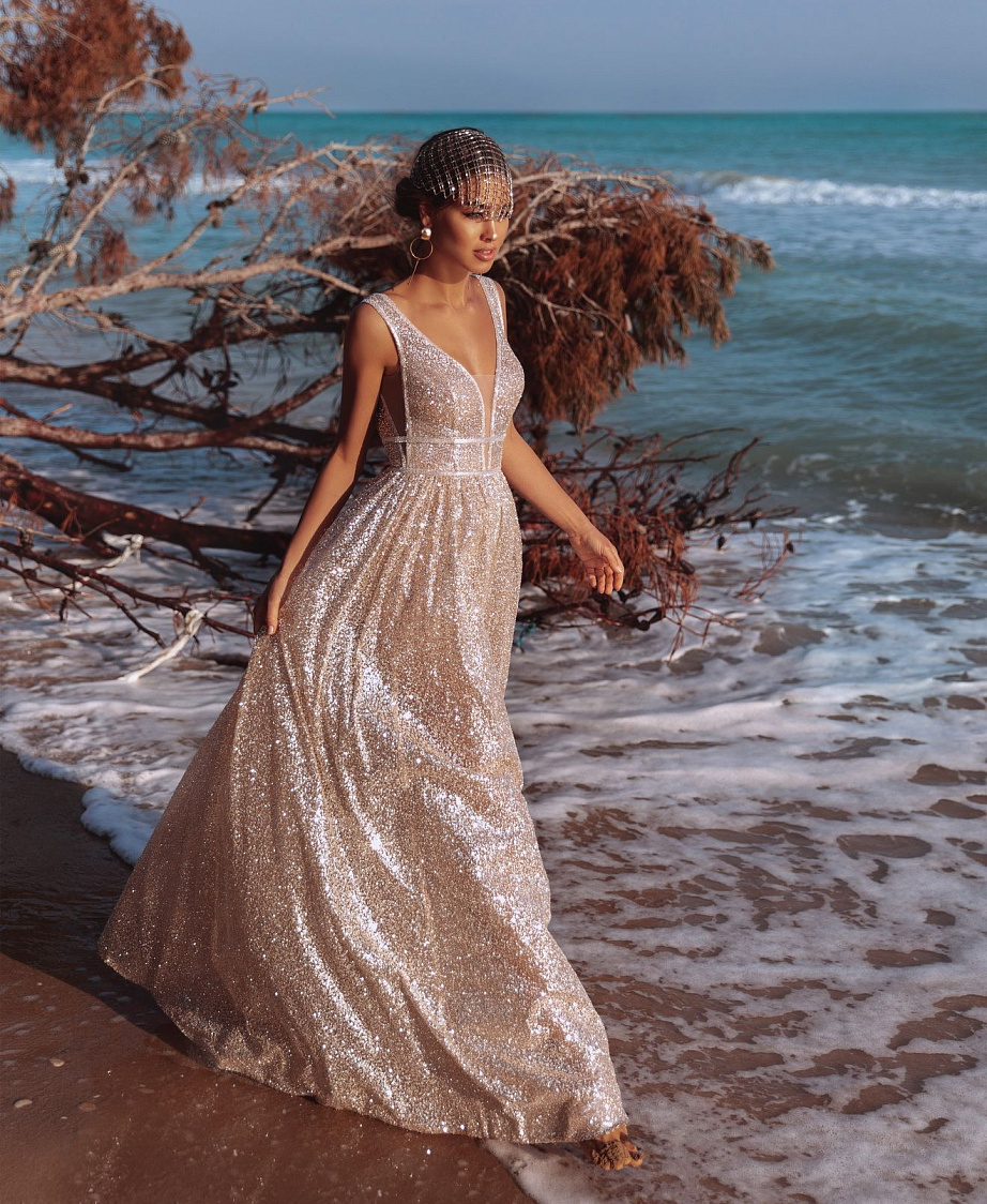 Блестящее золотое свадебное платье фото