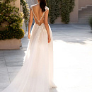 Струящееся платье с разрезом от бедра фото