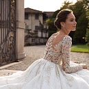 Свадебное платье с кружевными рукавами, расшитое жемчугом и стеклярусом фото