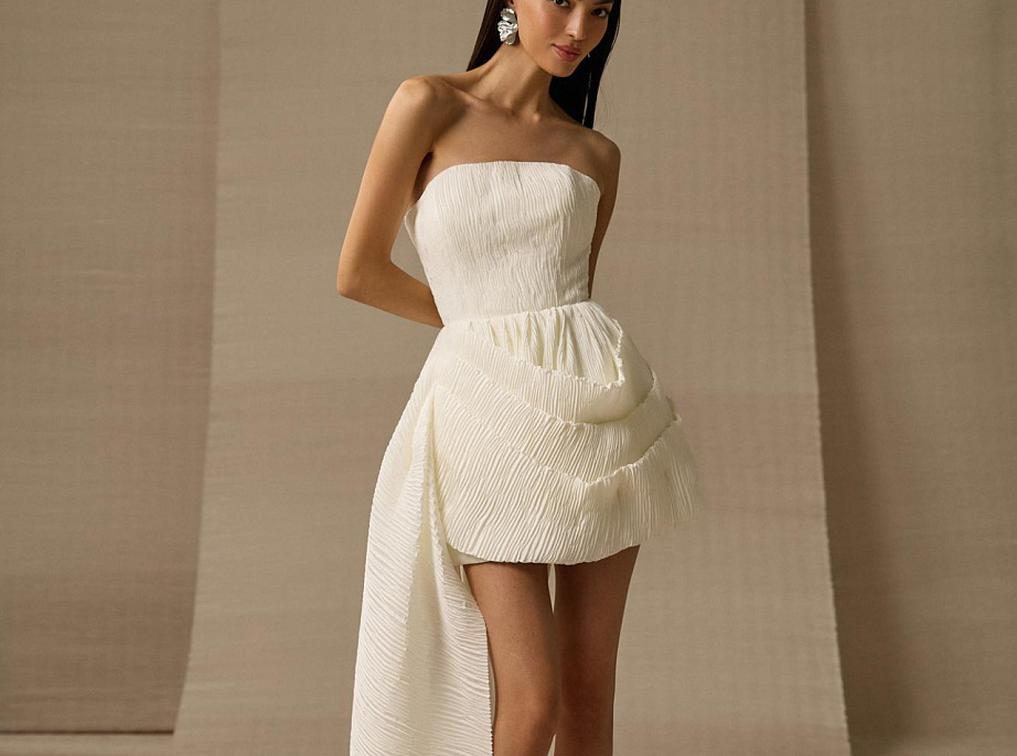 Свадебное платье мини из ткани плиссе фото