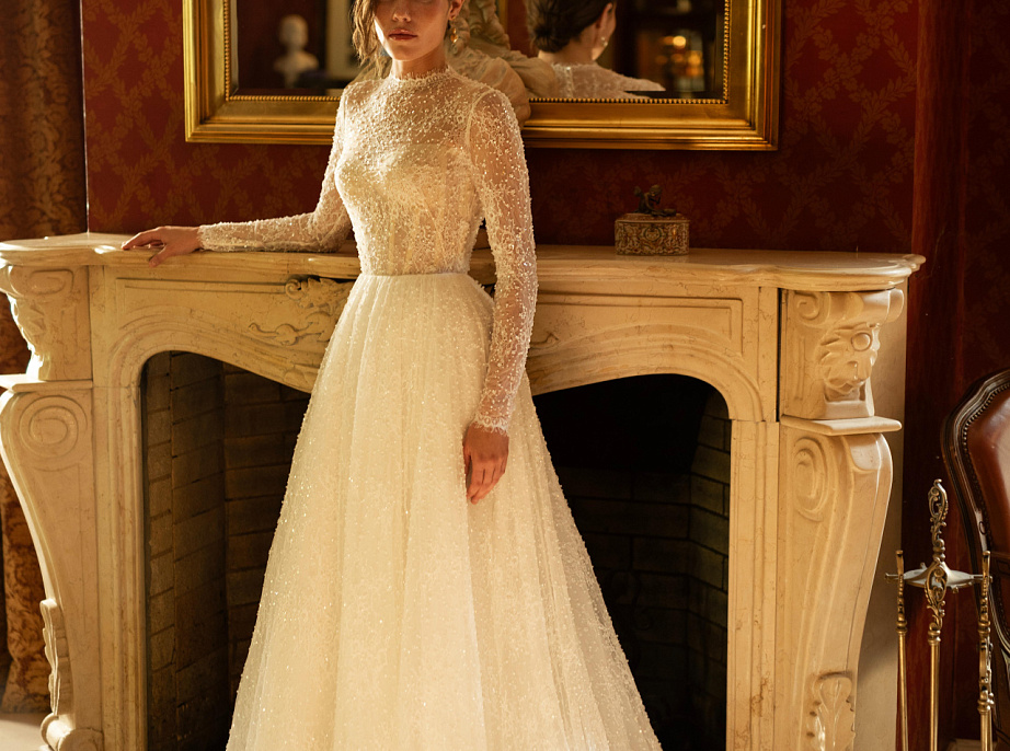 Закрытое кружевное свадебное платье фото