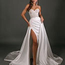 Свадебное платье со сборкой и разрезом на юбке фото