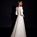 Лаконичное свадебное платье с квадратным вырезом фото