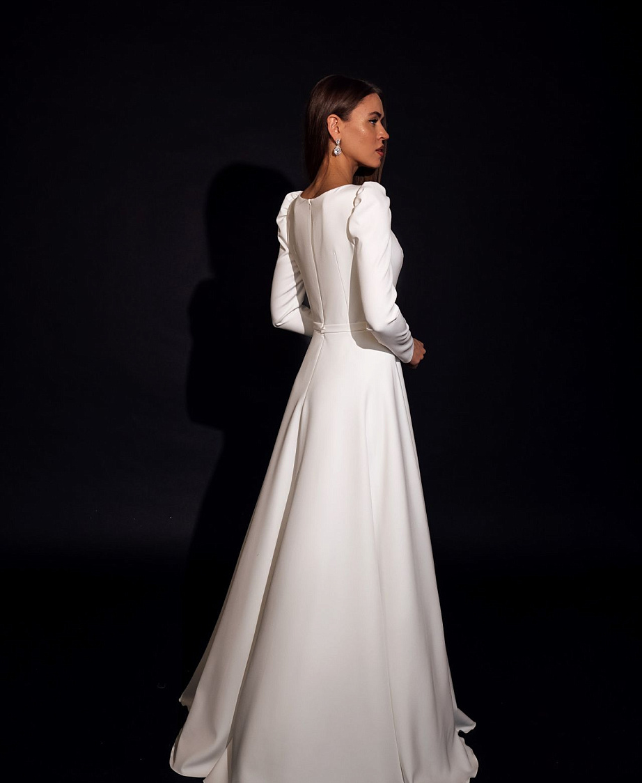 Лаконичное свадебное платье с квадратным вырезом фото