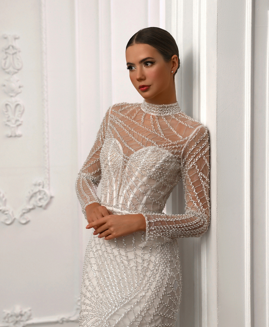 Закрытое свадебное платье рыбка в роскошном кружеве фото