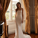 Роскошная русалка с квадратным вырезом и пышным слейфом фото