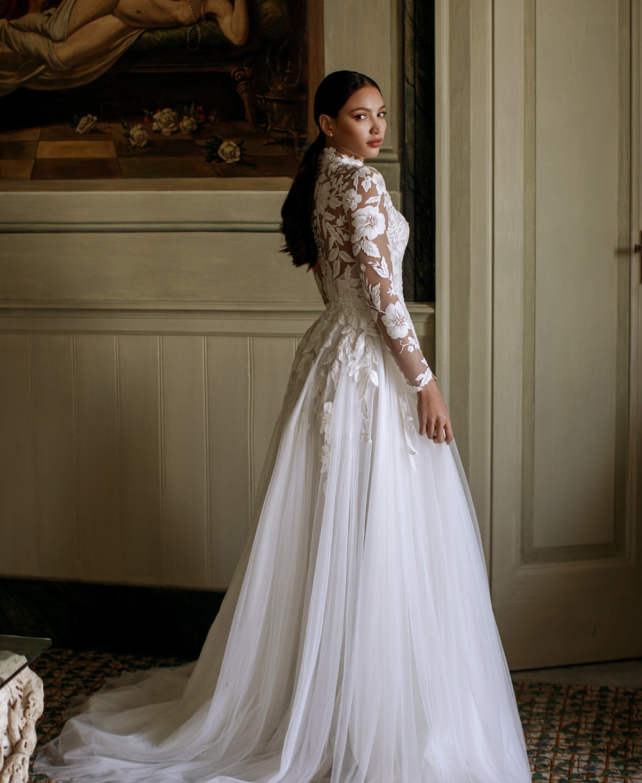 Кружевное свадебное платье с закрытым верхом фото