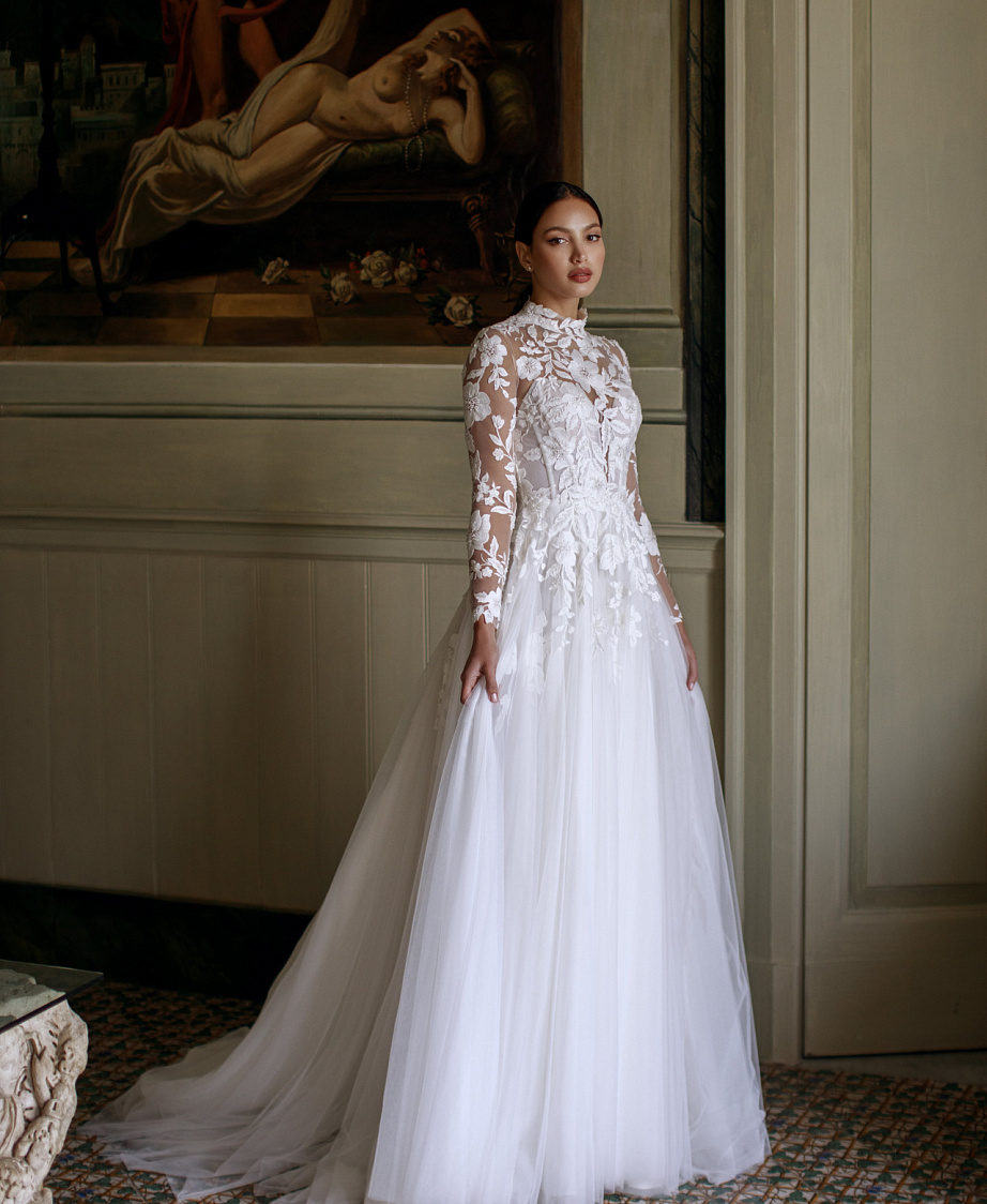 Кружевное свадебное платье с закрытым верхом фото