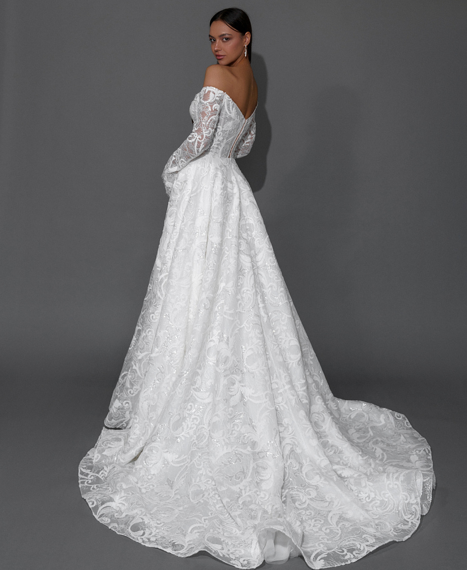 Роскошное кружевное свадебное платье с рукавами фото