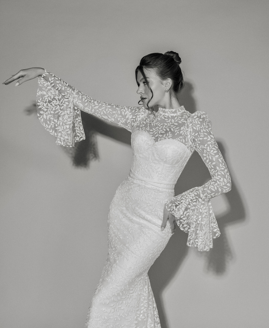 Кружевное свадебное платье рыбка с рукавчиками клёш фото