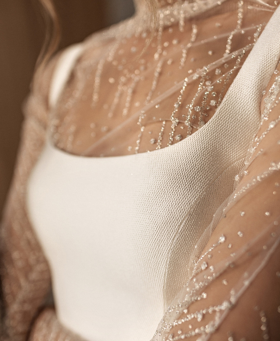 Элегантное свадебное платье из микадо фото