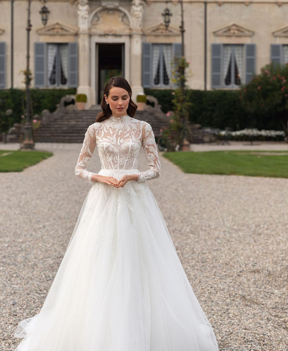 Пышное свадебное платье с закрытым верхом фото