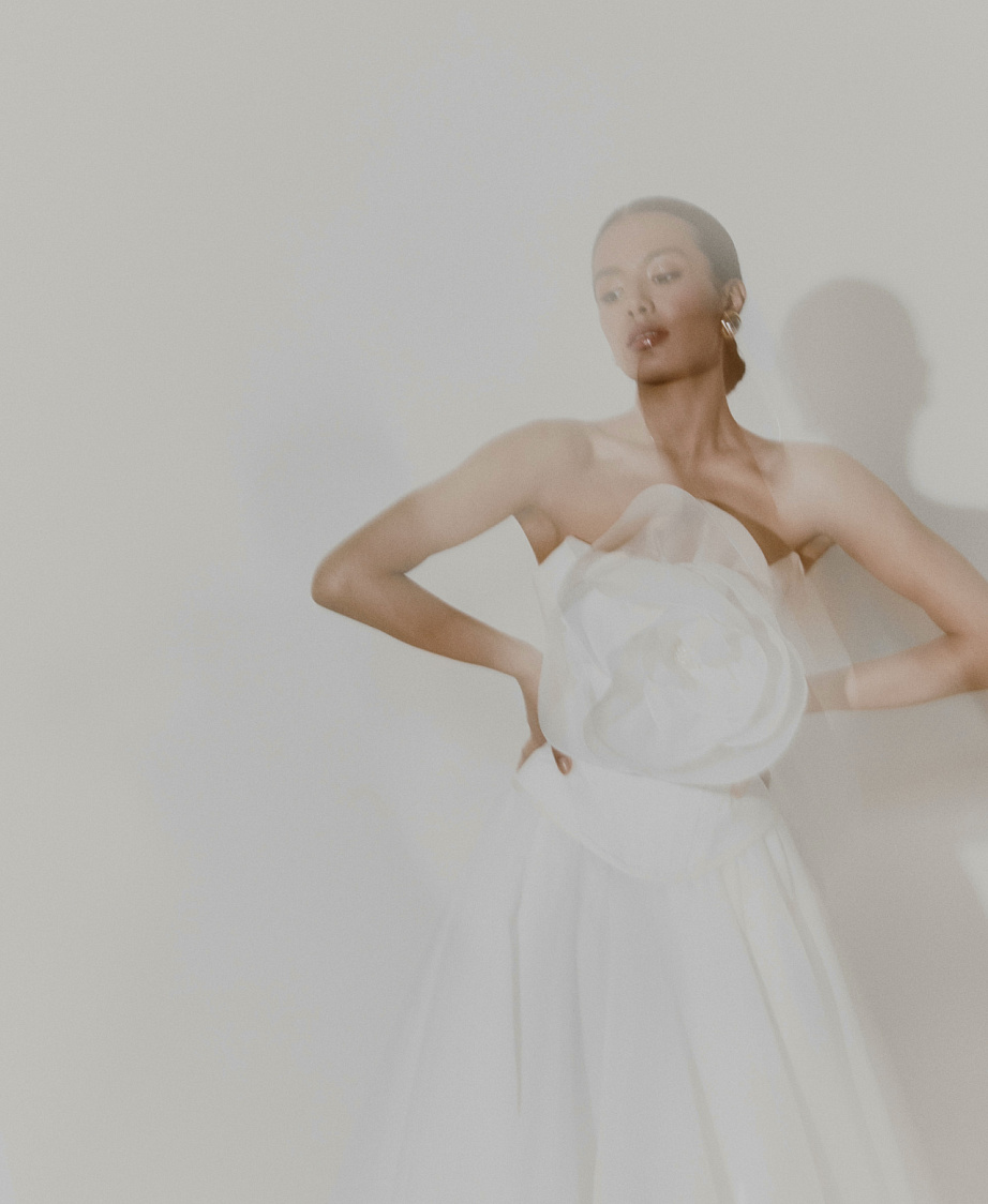 Стильный свадебный комплект из корсета и юбки из органзы фото